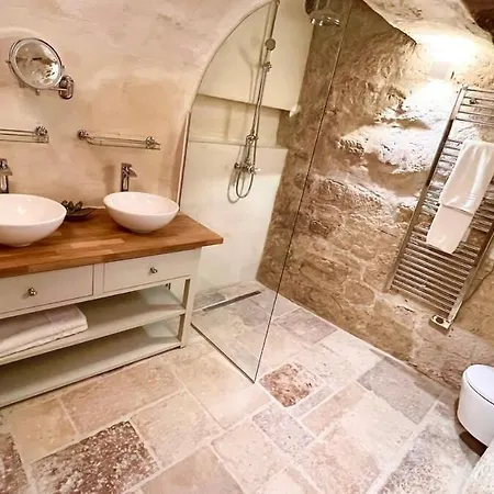 Apartment Serenity, Meditation At Notre Dame *